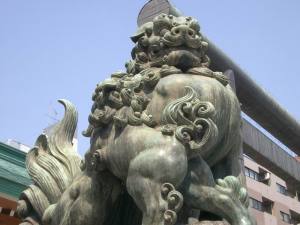 Hum-gyo's guardian lion at Suitengu shrine